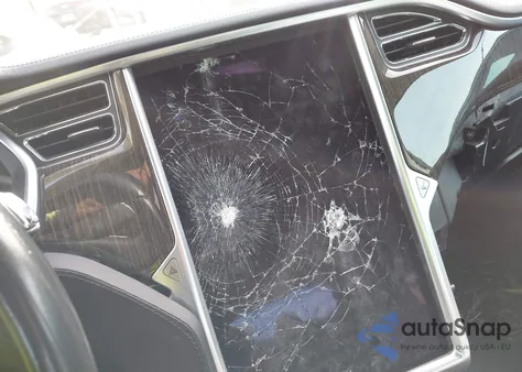 2013 Tesla Model S z USA, uszkodzony, nr VIN 5YJSA1CG1DFP09466